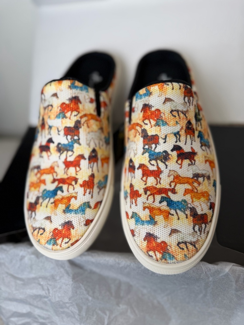 Montana West White Slip-On Sneakers with Multicolor Horse Print - Picture 5 of 9